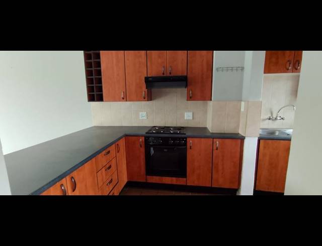 2 BEDROOM TOWNHOUSE FOR SALE IN SINOVILLE